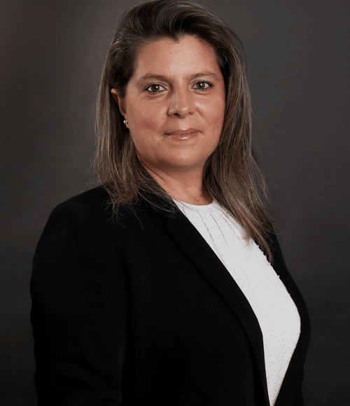 Retrato profesional de un representante de KTB Europe, que destaca su experiencia en servicios de adquisición de MRO, proveedores de MRO industrial y piezas de automatización para los mercados europeo y latinoamericano.