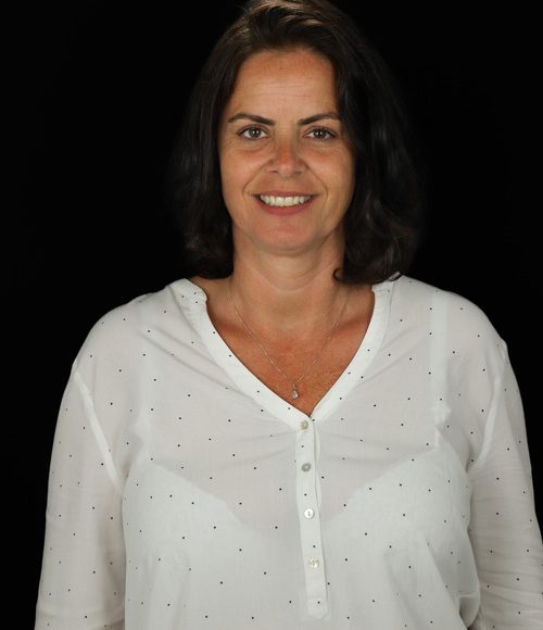 Retrato profesional de un representante de KTB Europe, que muestra su experiencia en servicios de aprovisionamiento MRO, piezas de automatización industrial y soluciones de la cadena de suministro MRO para mercados globales.